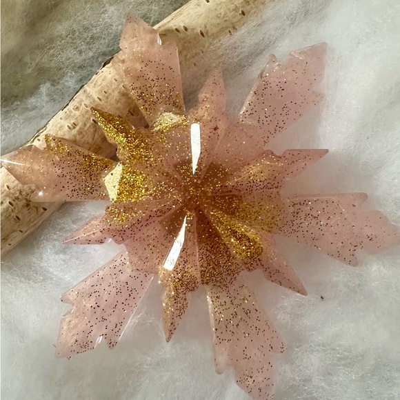 Beautiful Glittering Winter Snow Flake Magnets - Picture 8 of 9